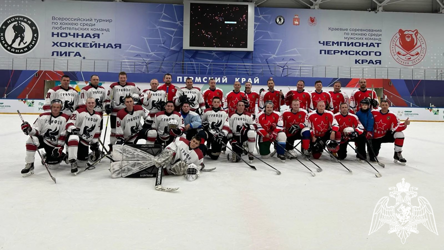 Команда военного института по хоккею с шайбой провела товарищеские игры и игру в рамках Региональной хоккейной лиги