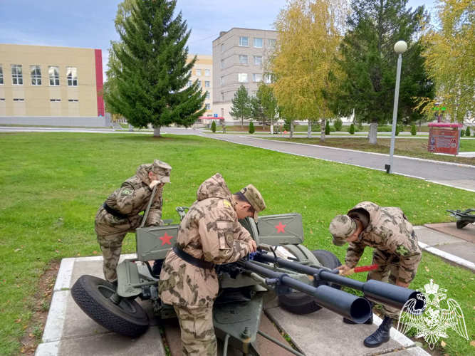 Пермский военный институт принял участие во Всероссийском экологическом субботнике, проводимом Общероссийским экологическим общественным движением «Зеленая Россия»