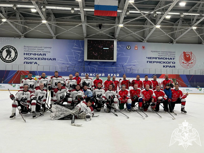 Команда военного института по хоккею с шайбой провела товарищеские игры и игру в рамках Региональной хоккейной лиги
