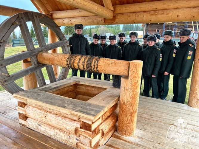 Курсанты факультета (ракетно-артиллерийского вооружения) посетили архитектурно-этнографический музей «Хохловка»