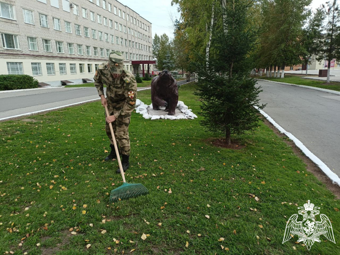 Пермский военный институт принял участие во Всероссийском экологическом субботнике, проводимом Общероссийским экологическим общественным движением «Зеленая Россия»