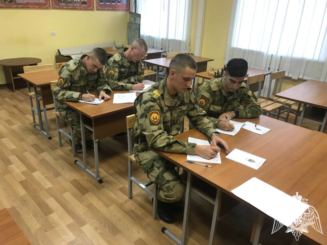 Курсанты третьего курса факультета (инженерного обеспечения) успешно осваивают служебные обязанности командиров отделений в ходе прохождения войсковой стажировки