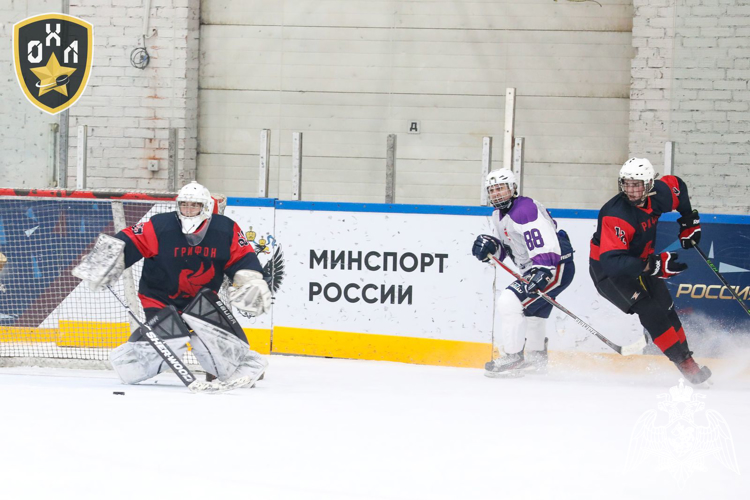 Команда военного института по хоккею с шайбой провела первые игры чемпионата Офицерской хоккейной лиги в Пермском крае сезона 2024–2025 года.