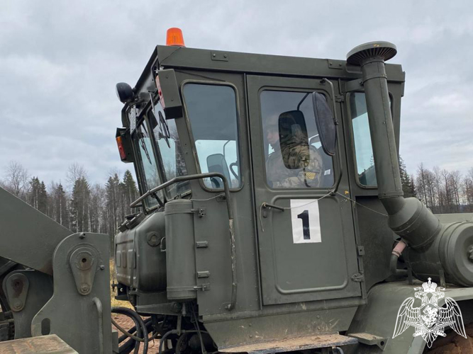 Курсанты Пермского военного института в ходе занятия совершенствовали навыки по дисциплине «Машины инженерного вооружения»