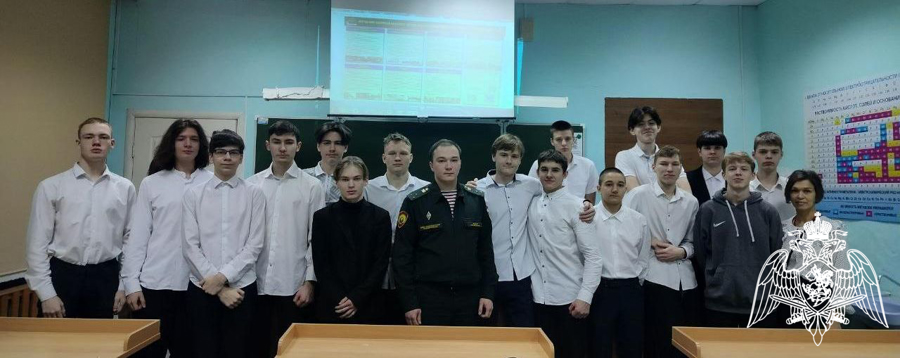 Офицер факультета (связи) провел занятие с учащимися средней образовательной школы города Перми по военно-профессиональной ориентации
