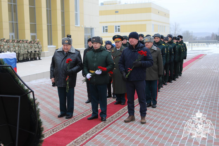 В Пермском военном институте Росгвардии прошли торжественные мероприятия, посвященные празднованию 43 годовщины со дня образования учебного заведения