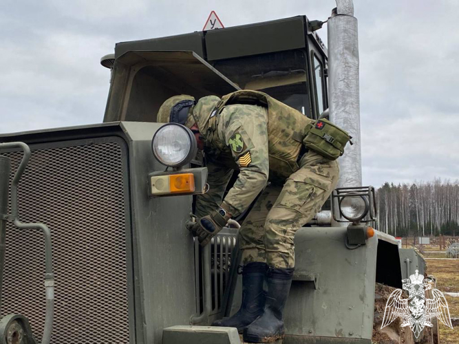 Курсанты Пермского военного института в ходе занятия совершенствовали навыки по дисциплине «Машины инженерного вооружения»
