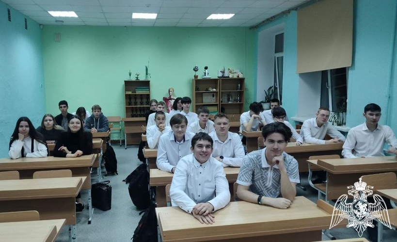 Офицер факультета (связи) провел занятие с учащимися средней образовательной школы города Перми по военно-профессиональной ориентации