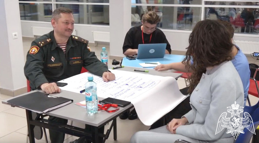Курсанты и представители профессорско-преподавательского состава факультета информационных технологий и защиты информации приняли участие в VII Международном научном форуме «Ни дня без науки»