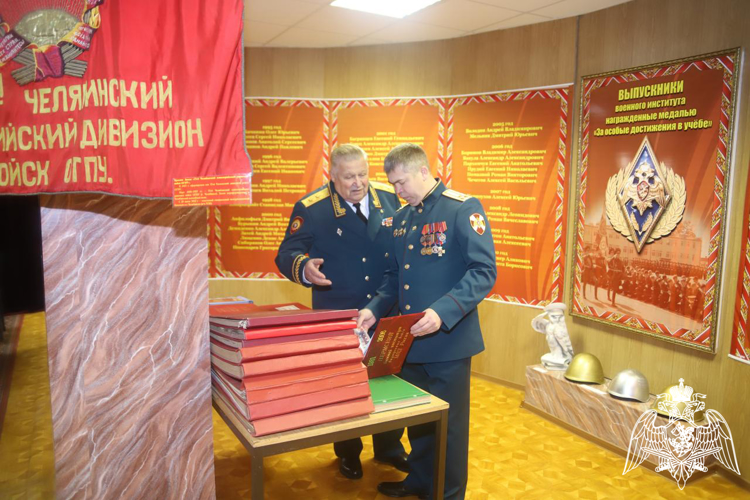В Пермском военном институте Росгвардии прошли торжественные мероприятия, посвященные празднованию 43 годовщины со дня образования учебного заведения