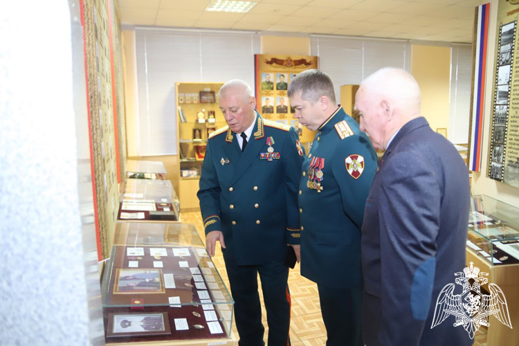 В Пермском военном институте Росгвардии прошли торжественные мероприятия, посвященные празднованию 43 годовщины со дня образования учебного заведения