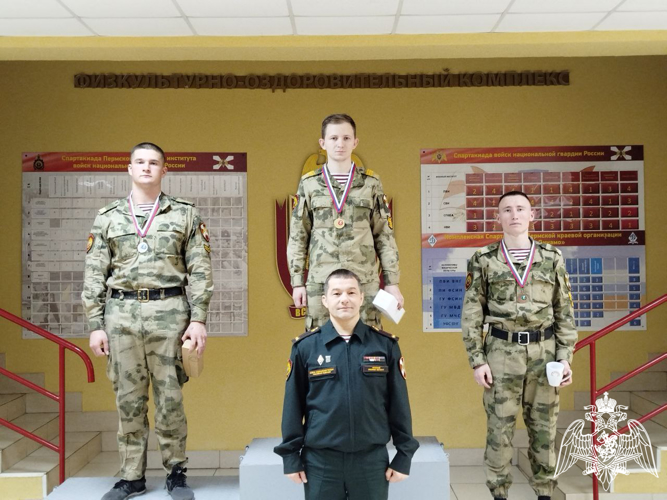 В Пермском военном институте прошел чемпионат среди постоянного и переменного состава по настольному теннису