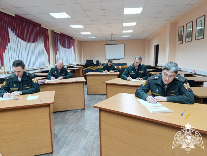 В адъюнктуре (очного и заочного обучения) с адъюнктами 2 курса заочного обучения и соискателями ученой степени кандидата наук проведен кандидатский экзамен по истории и философии науки