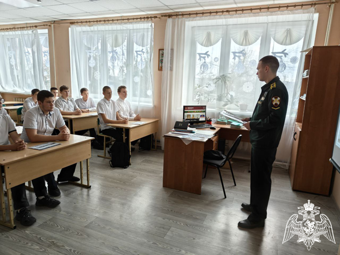 Военнослужащие факультета (связи) провели занятие с учащимися средних образовательных школ по военно-профессиональной ориентации