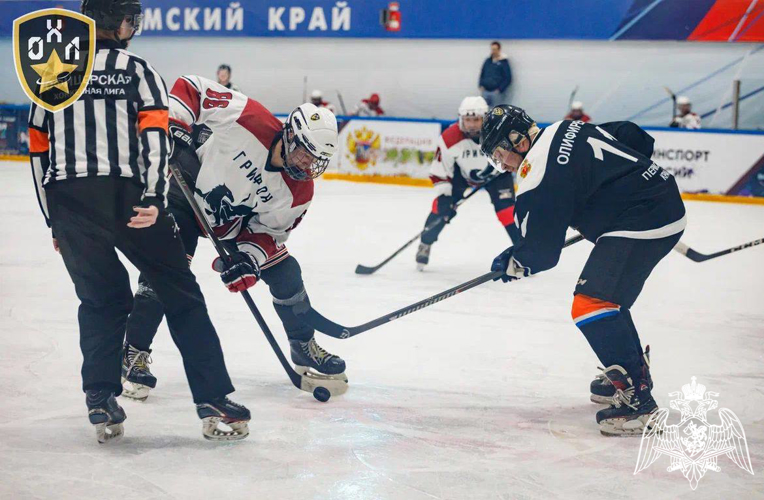 Команда военного института по хоккею с шайбой провела игру чемпионата Офицерской хоккейной лиги в Пермском крае сезона 2024–2025 года