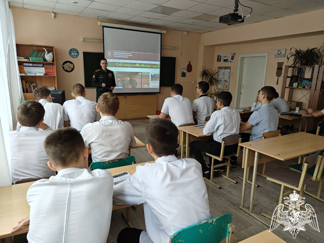 Военнослужащие факультета (связи) провели занятие с учащимися средних образовательных школ по военно-профессиональной ориентации