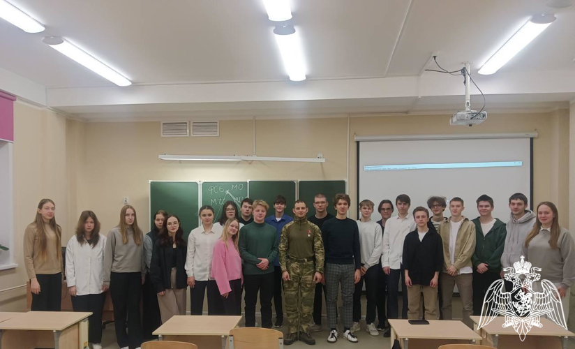Военнослужащие факультета (связи) провели занятие с учащимися средних образовательных школ по военно-профессиональной ориентации