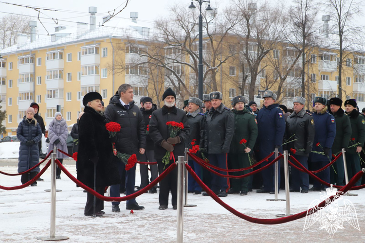 Военнослужащие Пермского военного института Росгвардии почтили память погибших защитников Ленинграда