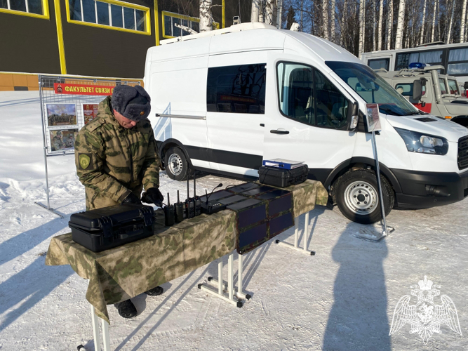 Военнослужащие Пермского военного института войск национальной гвардии приняли участие в обеспечении проведения традиционной военно-спортивной эстафеты «Ратник» на стадионе «Гайва» города Перми