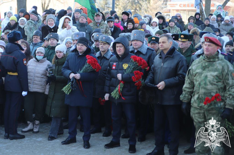 Военнослужащие Пермского военного института Росгвардии приняли участие в торжественной церемонии открытия памятника участникам специальной военной операции