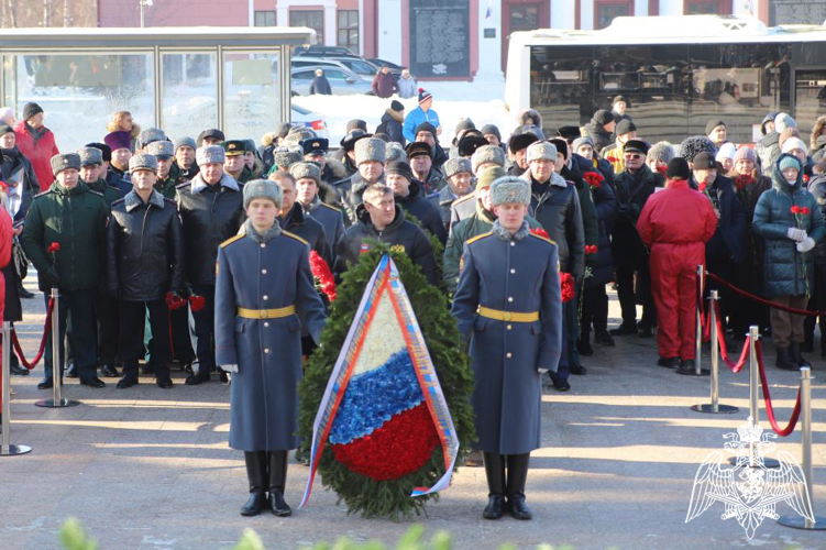 Военнослужащие Пермского военного института Росгвардии почтили память погибших защитников Отечества