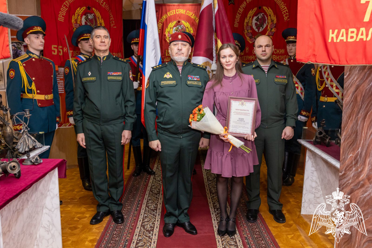 В Пермском военном институте Росгвардии впервые прошла торжественная церемония вручения щенков курсантам-кинологам