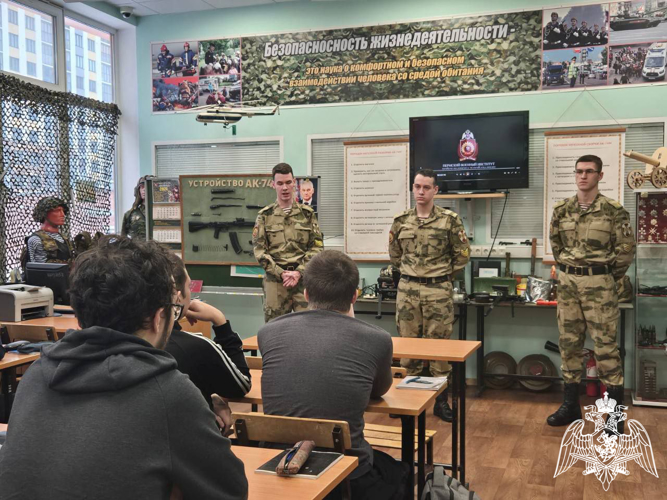 Курсанты факультета (связи) в ходе производственной практики провели занятия с учащимися образовательных учреждений и военнослужащими воинских частей по военно-профессиональной ориентации