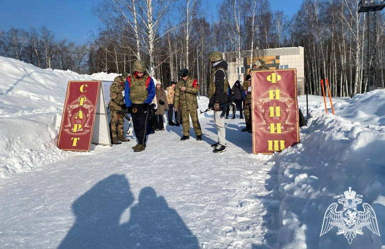 Военнослужащие Пермского военного института войск национальной гвардии приняли участие в обеспечении проведения традиционной военно-спортивной эстафеты «Ратник» на стадионе «Гайва» города Перми