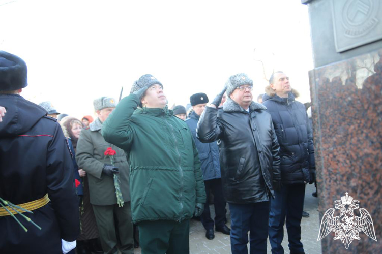 Военнослужащие Пермского военного института Росгвардии приняли участие в торжественной церемонии открытия памятника участникам специальной военной операции