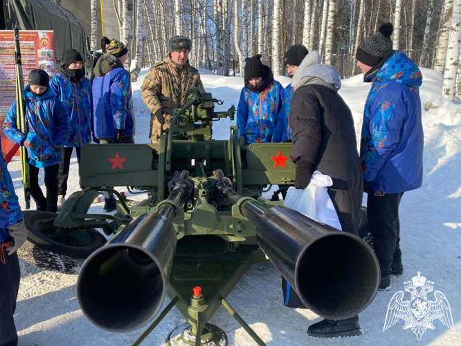 Военнослужащие Пермского военного института войск национальной гвардии приняли участие в обеспечении проведения традиционной военно-спортивной эстафеты «Ратник» на стадионе «Гайва» города Перми