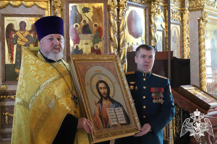 В рамках патриотической акции «Дни Росгвардии» личный состав Пермского военного института принял участие в проведении торжественной литургии и молебна, посвященных Дню войск национальной гвардии Российской Федерации, в Свято-Троицком кафедральном соборе  Пермской епархии Русской Православной Церкви