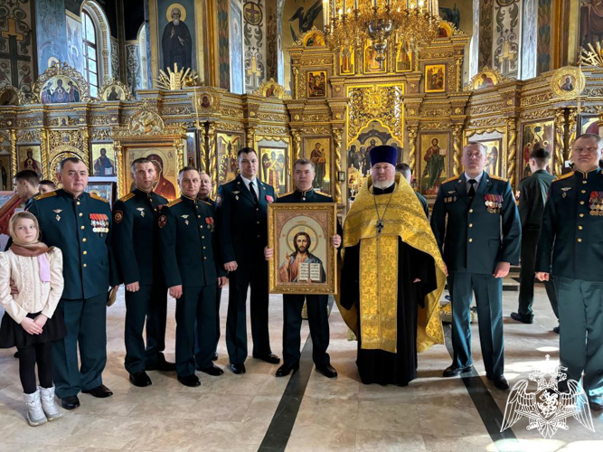 В рамках патриотической акции «Дни Росгвардии» личный состав Пермского военного института принял участие в проведении торжественной литургии и молебна, посвященных Дню войск национальной гвардии Российской Федерации, в Свято-Троицком кафедральном соборе  Пермской епархии Русской Православной Церкви