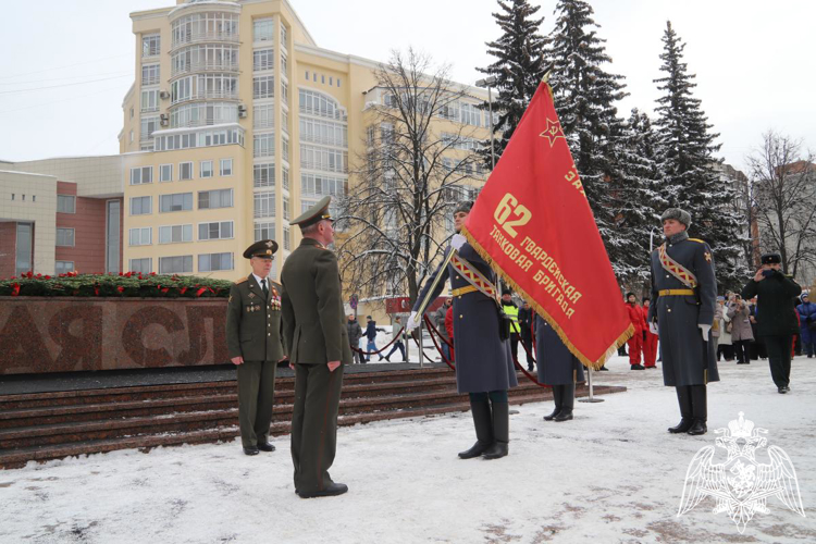 Курсанты Пермского военного института приняли участие в возложении цветов у монумента Уральскому добровольческому танковому корпусу