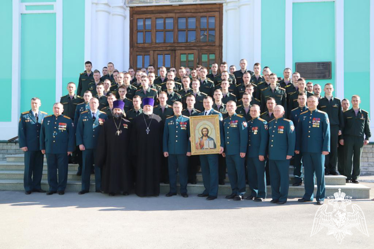 В рамках патриотической акции «Дни Росгвардии» личный состав Пермского военного института принял участие в проведении торжественной литургии и молебна, посвященных Дню войск национальной гвардии Российской Федерации, в Свято-Троицком кафедральном соборе  Пермской епархии Русской Православной Церкви