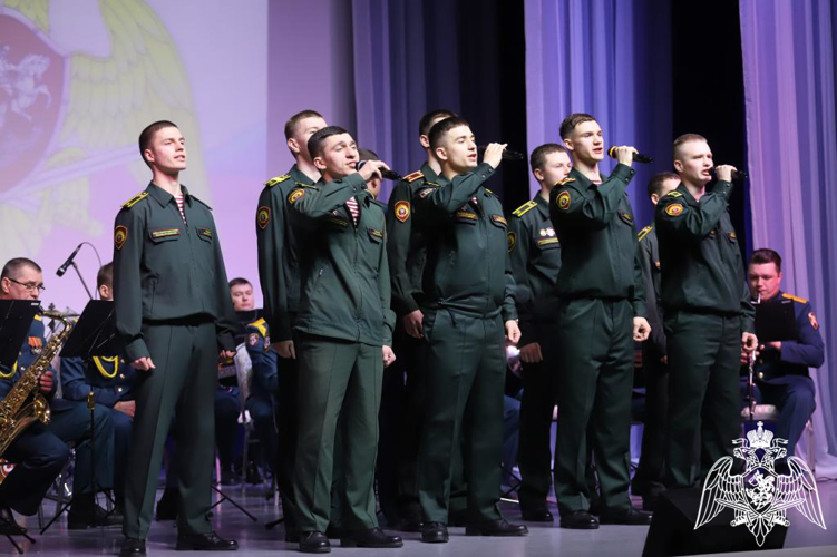 Военнослужащие Пермского военного института поздравили с Международным женским днем представительниц прекрасной половины человечества