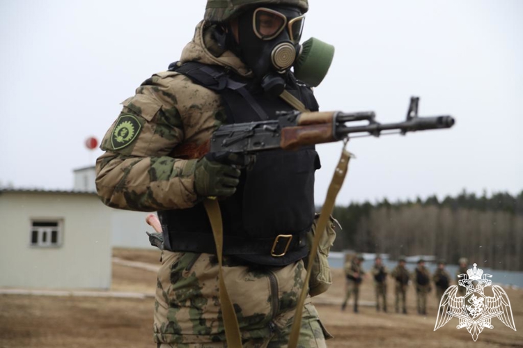 В Пермском военном институте курсанты выпускного курса приступили к сдаче экзамена по огневой подготовке