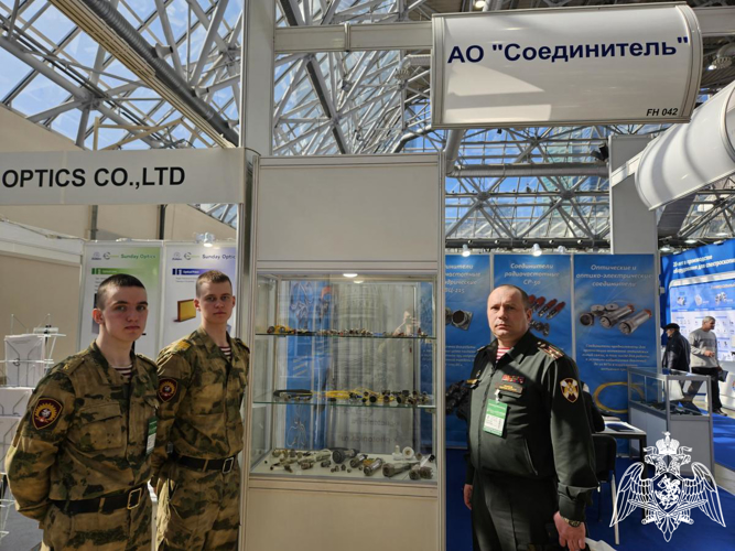 Курсанты факультета (связи) посетили XIX Международную специализированную выставку лазерной, оптической и оптоэлектронной техники «Фотоника. Мир лазеров и оптики-2025»
