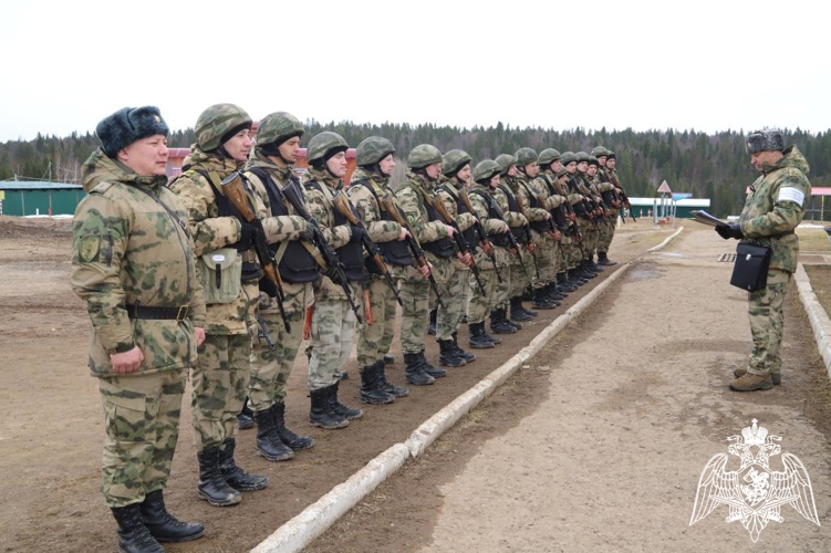 В Пермском военном институте курсанты выпускного курса приступили к сдаче экзамена по огневой подготовке