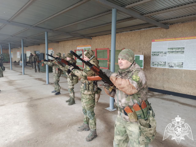 Проведение в Пермском военном институте с профессорско-преподавательским составом  сборов по тактико-огневой подготовке под руководством офицеров Главного управления подготовки войск (сил) ФС ВНГ РФ