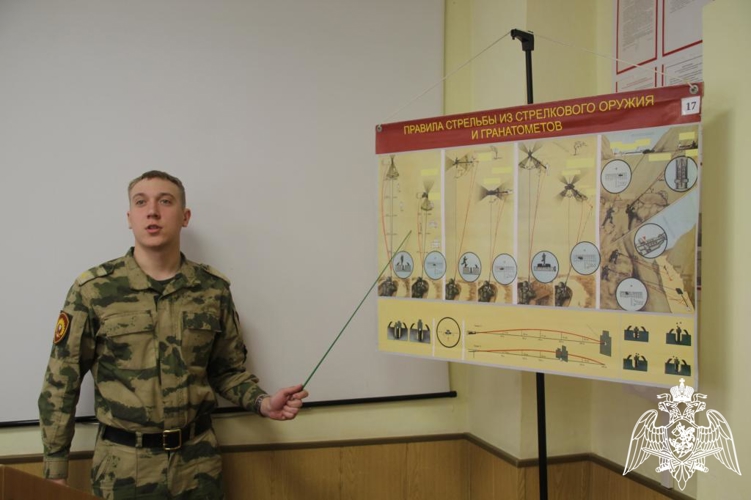 В Пермском военном институте курсанты выпускного курса приступили к сдаче экзамена по огневой подготовке