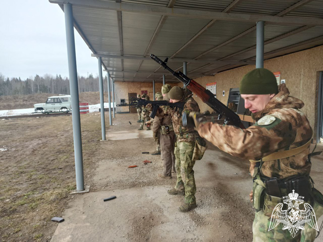 Проведение в Пермском военном институте с профессорско-преподавательским составом  сборов по тактико-огневой подготовке под руководством офицеров Главного управления подготовки войск (сил) ФС ВНГ РФ