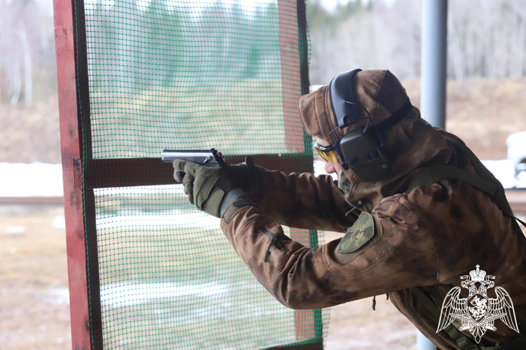 Проведение в Пермском военном институте с профессорско-преподавательским составом  сборов по тактико-огневой подготовке под руководством офицеров Главного управления подготовки войск (сил) ФС ВНГ РФ