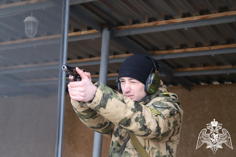 В Пермском военном институте курсанты выпускного курса приступили к сдаче экзамена по огневой подготовке