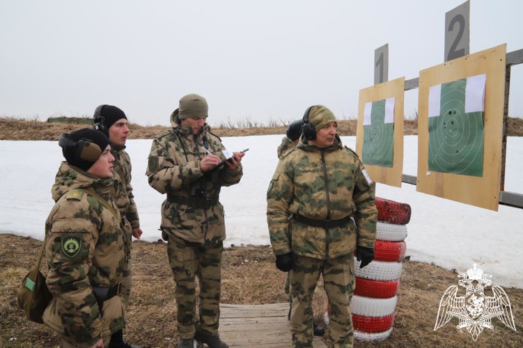 В Пермском военном институте курсанты выпускного курса приступили к сдаче экзамена по огневой подготовке