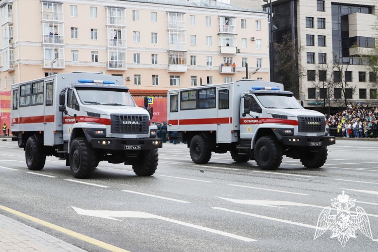 Военнослужащие Пермского военного института Росгвардии приняли участие в Параде Победы на Октябрьской площади города Перми