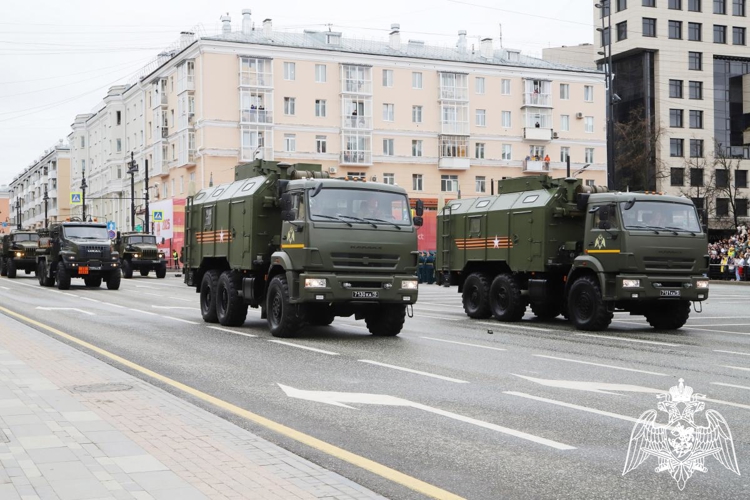 Военнослужащие Пермского военного института Росгвардии приняли участие в Параде Победы на Октябрьской площади города Перми