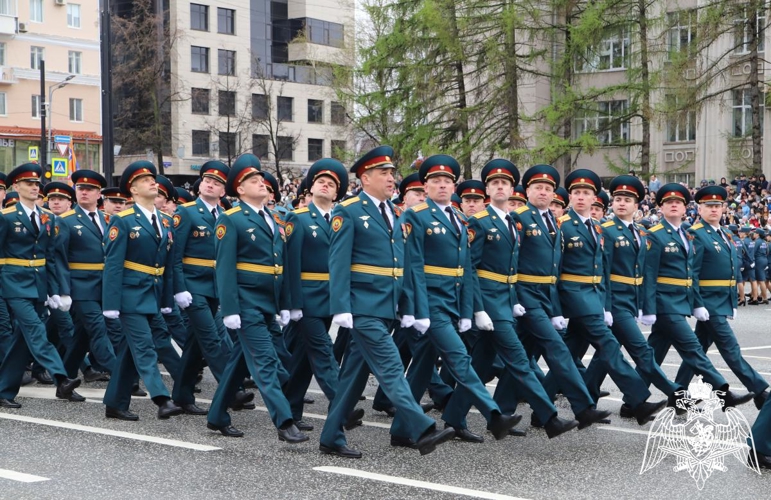 Военнослужащие Пермского военного института Росгвардии приняли участие в Параде Победы на Октябрьской площади города Перми