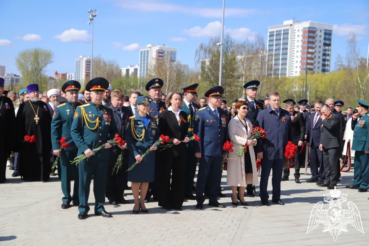 Начальник Пермского военного института Росгвардии  принял участие в церемонии возложения цветов и венков