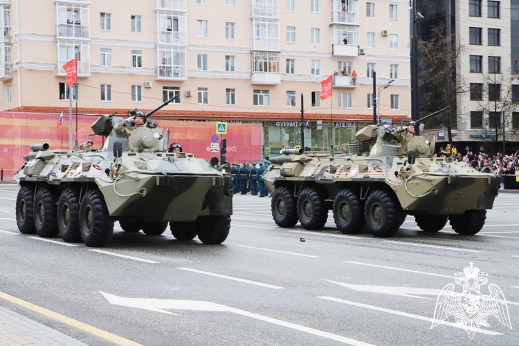 Военнослужащие Пермского военного института Росгвардии приняли участие в Параде Победы на Октябрьской площади города Перми