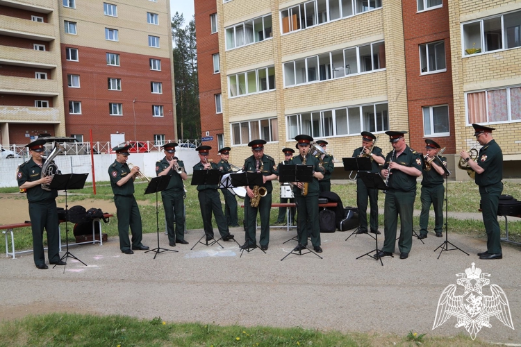 Пермским военным институтом проведена  праздничная конкурсно-игровая театрализованная программа «Праздник дружбы и добра!», посвященная Международному дню защиты детей